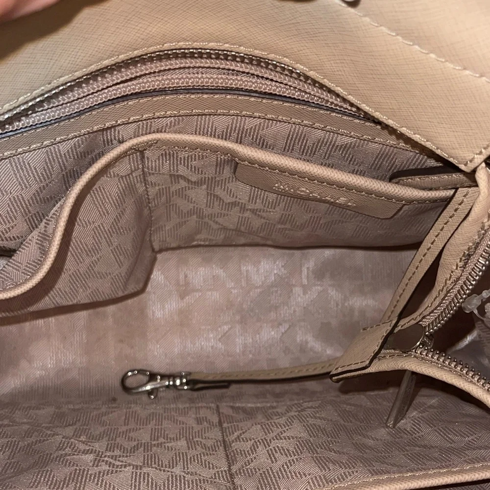 Michael Kors BRIDGETTE LEATHER‎ CROSSBODY BAG - Picture 12 of 16